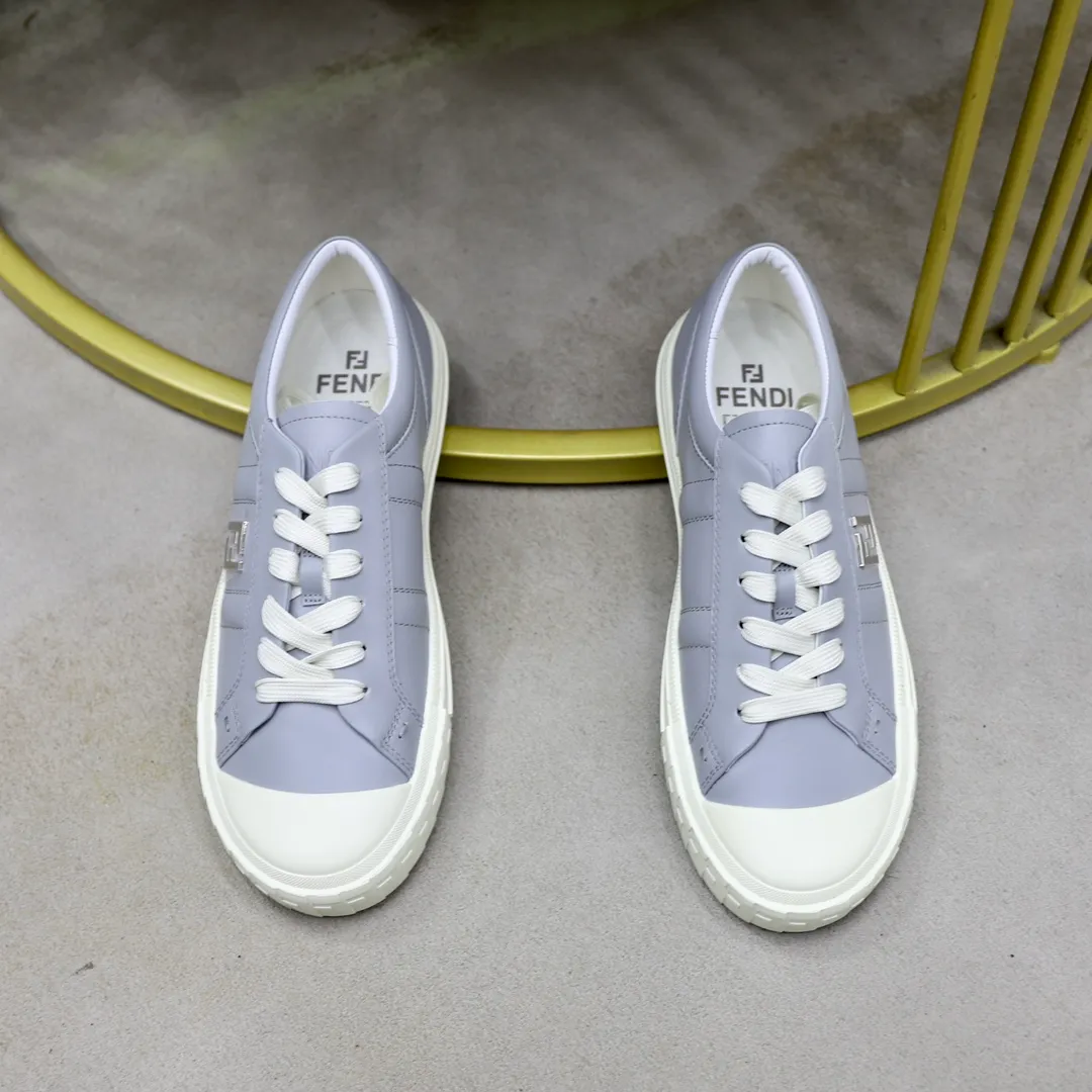 Factory price: 580💰Original order (couple model) Brand: FENDI Fendi🙅‍♂️🙅‍♂️🙅‍♂️ Size: Female 35–40, Male 39-44 (45 can be customized) Grade: Official website genuine Material: Imported original cowhide upper Original comfortable lining TPU wear-resistant lightweight outsole Style category: Loafers New trendy shoes color: actual picture color
